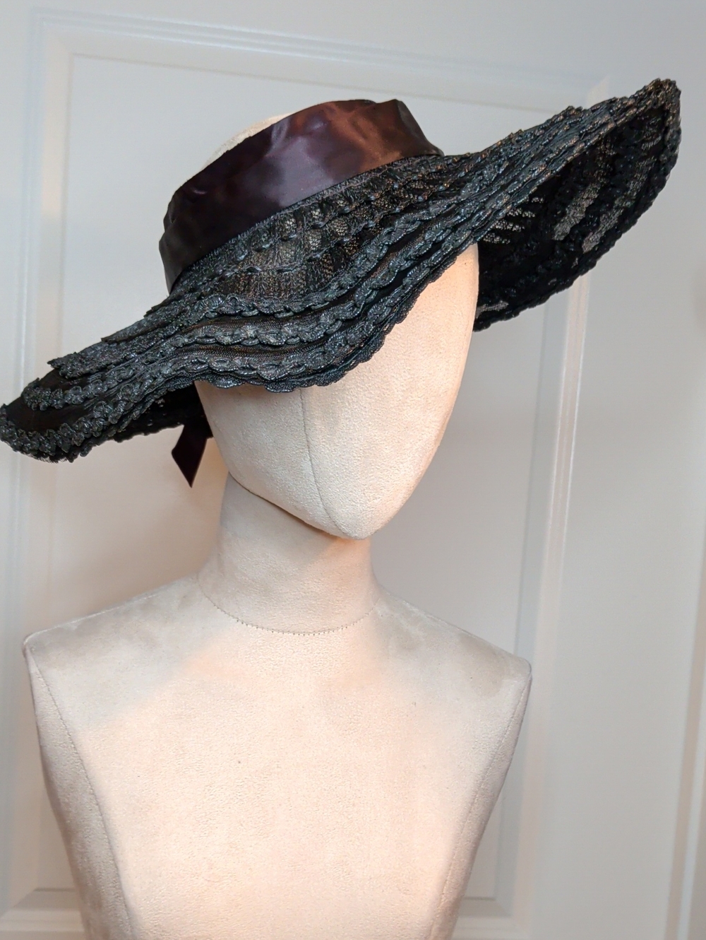 Vintage 50s Evelyn Varon Wide Brim Black Straw Hat Open Crown Satin Bow